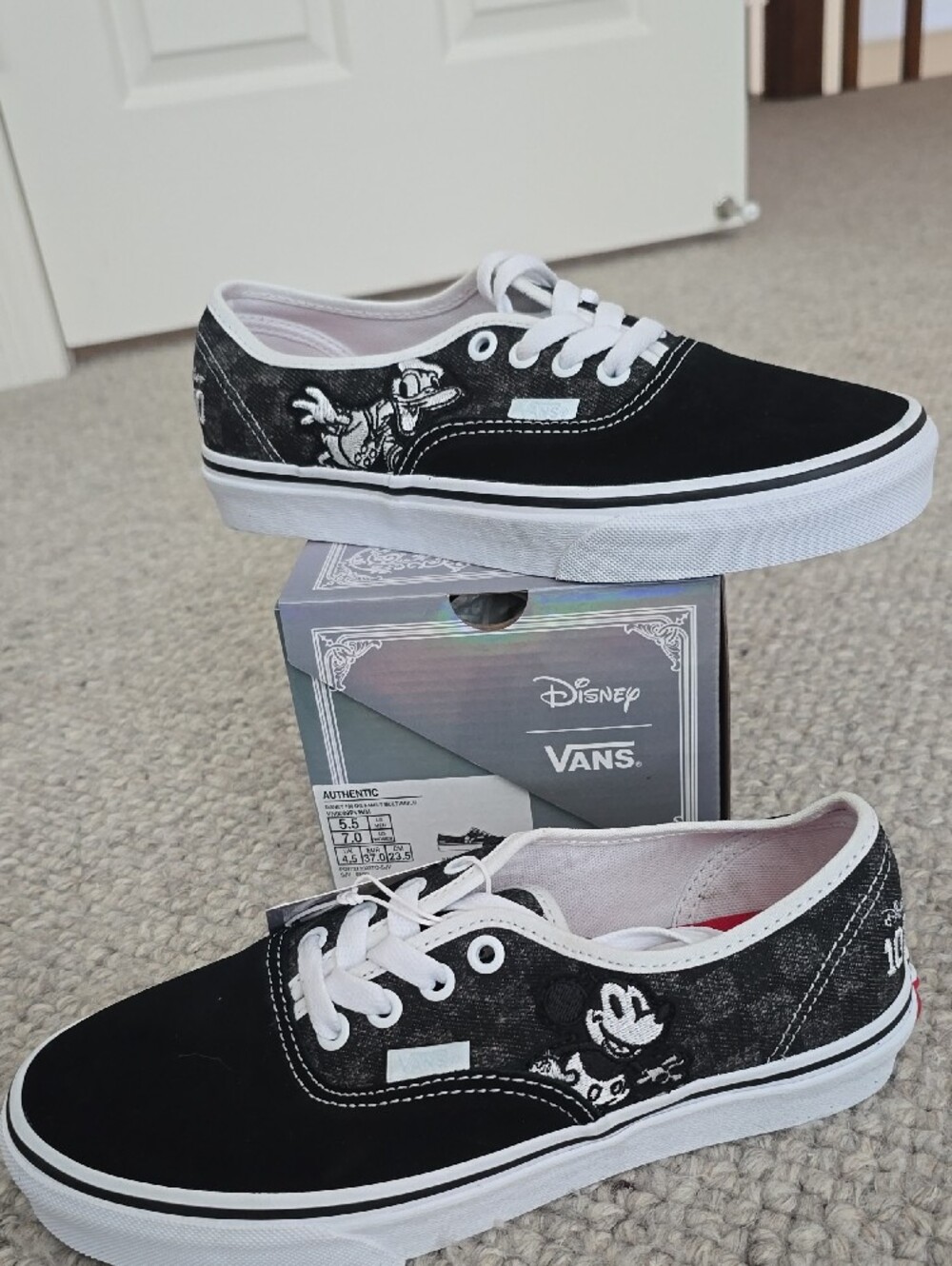 VANS DISNEY 100 OG FAMILY SNEAKERS/ UNISEX MEN:5.5, WOMEN 7.0/ BRAND NEW!!!